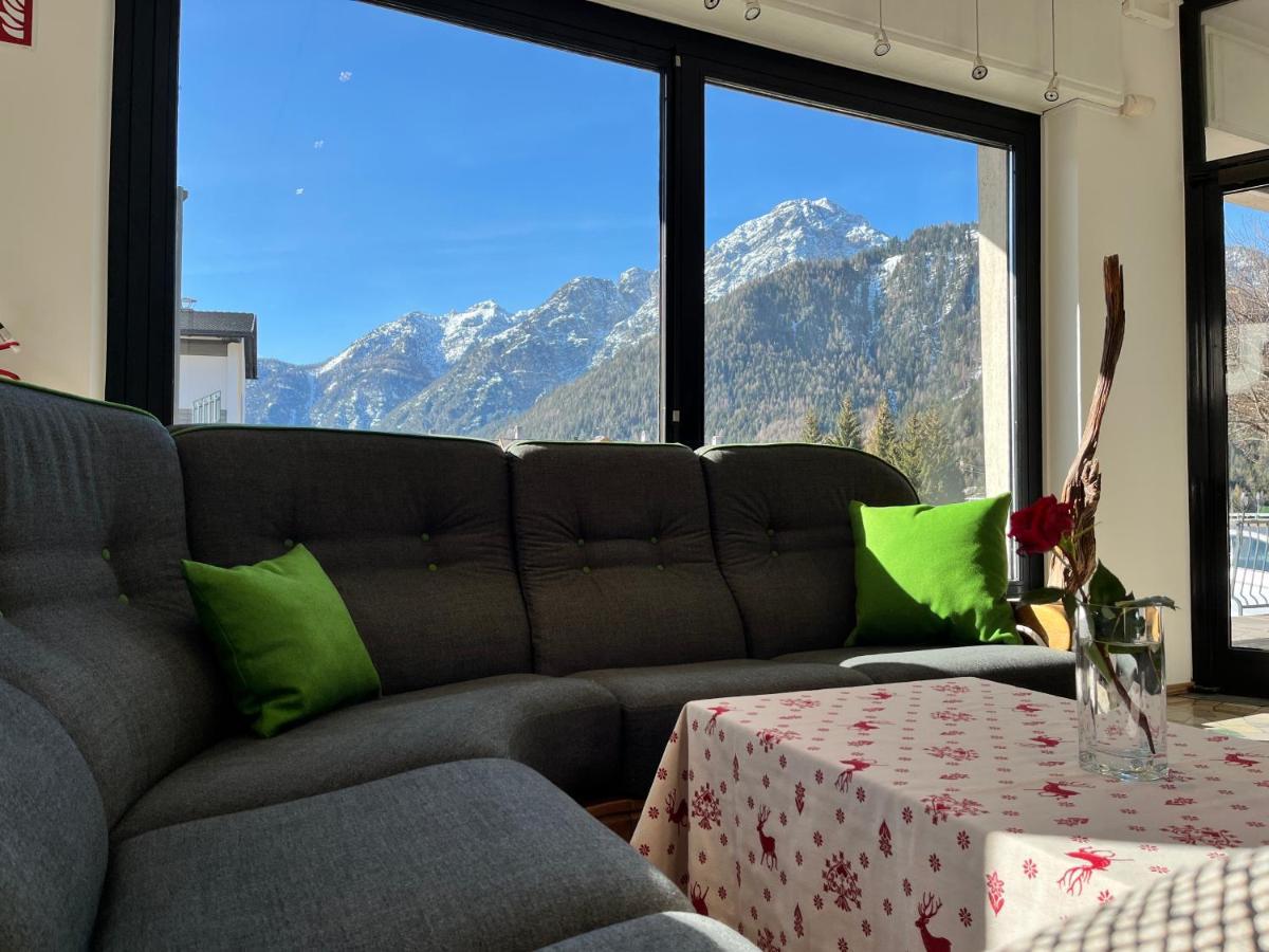 Guesthouse Rosengarten Dobbiaco Eksteriør billede