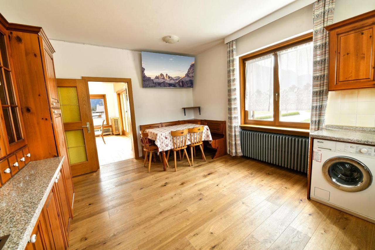 Guesthouse Rosengarten Dobbiaco Eksteriør billede